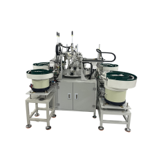 Máquina de producción de perchas de plástico completamente automática.