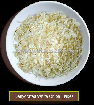Yellow onion flakes