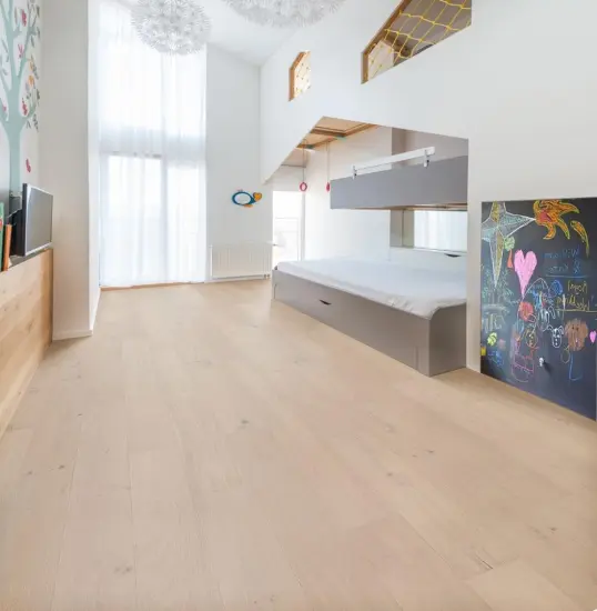 UV Lacquered Oak Multilayer Engineered Wood Flooring