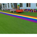 Zone d'enfants de jardin de gazon synthétique de gazon artificiel d'arc-en-ciel