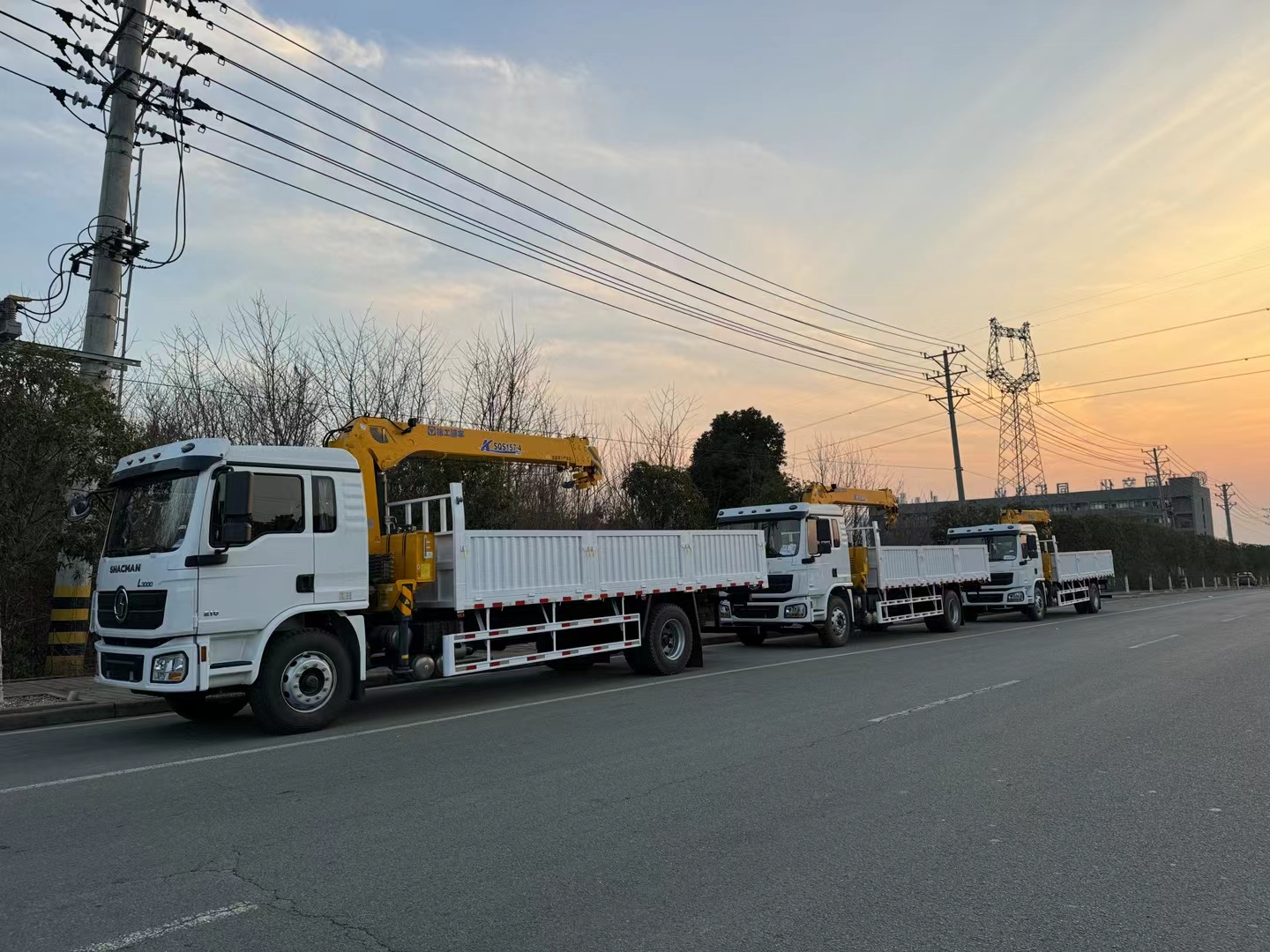 Shacman mounted 10T crane transport truck