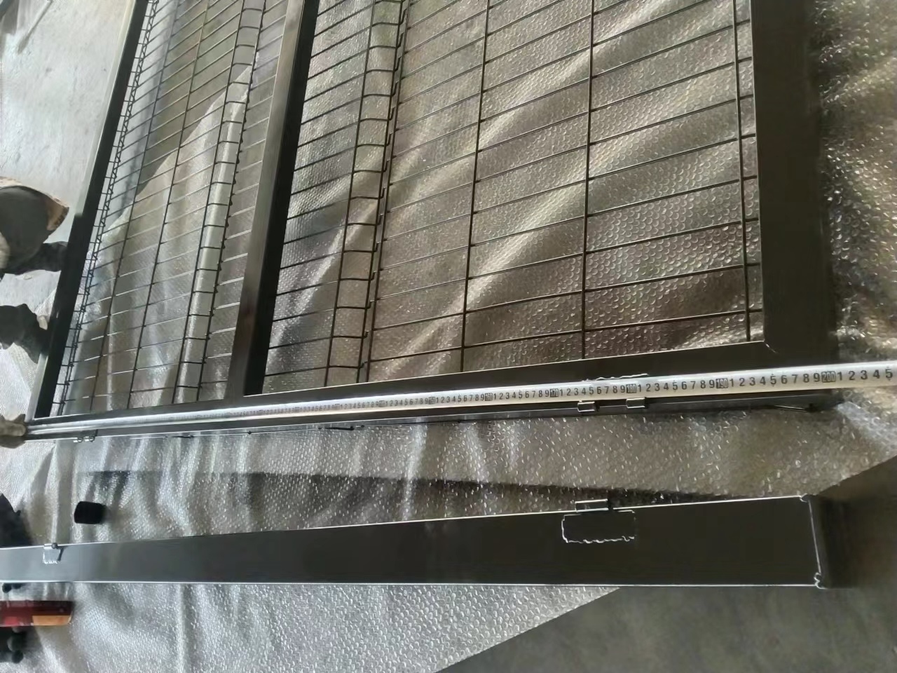 ANJIA Group – brown PVC coated 3D triangular bend fence mesh