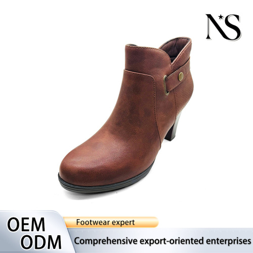 Botas elegantes de salto grosso para uso diário