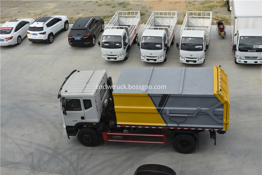 municipal solid waste collection truck pictures