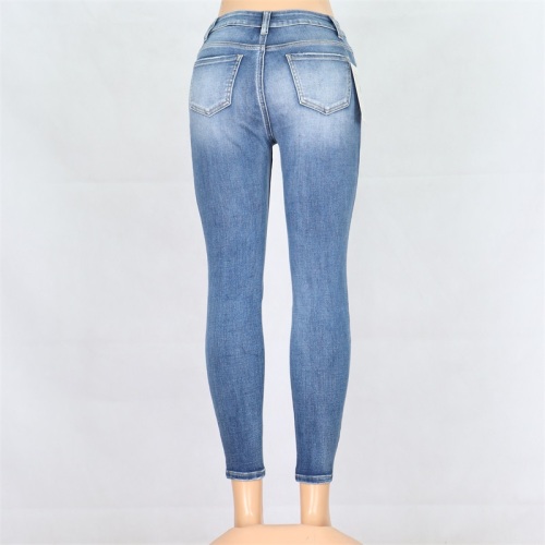 En gros dames denim porter un pantalon en jean