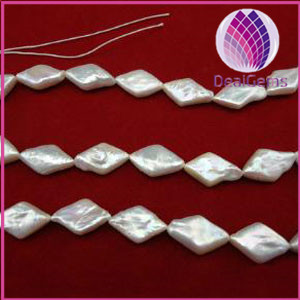 Pearl, Baroque,cultured freshwater white, 17x10mm-18x11mm flat diamond.