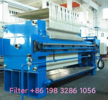 Filter press with cleaning device by Shenhongfa