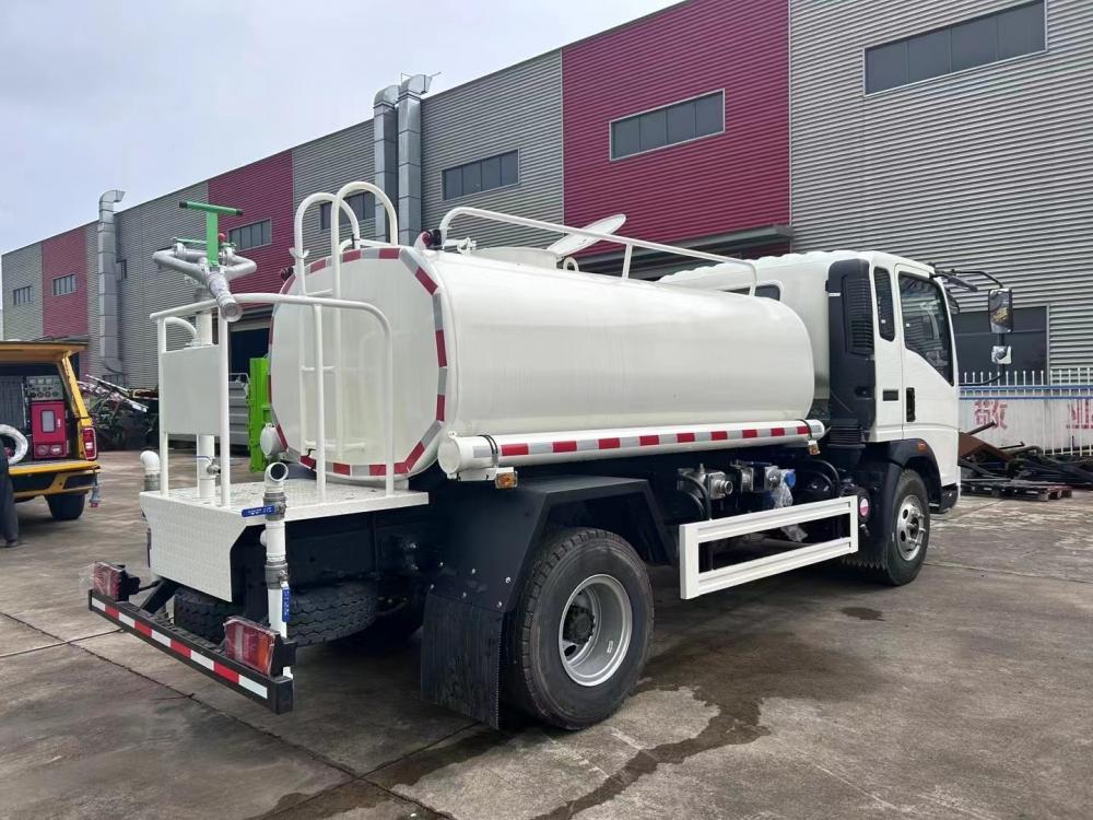 Howo 5000 Liters Water Truck 3