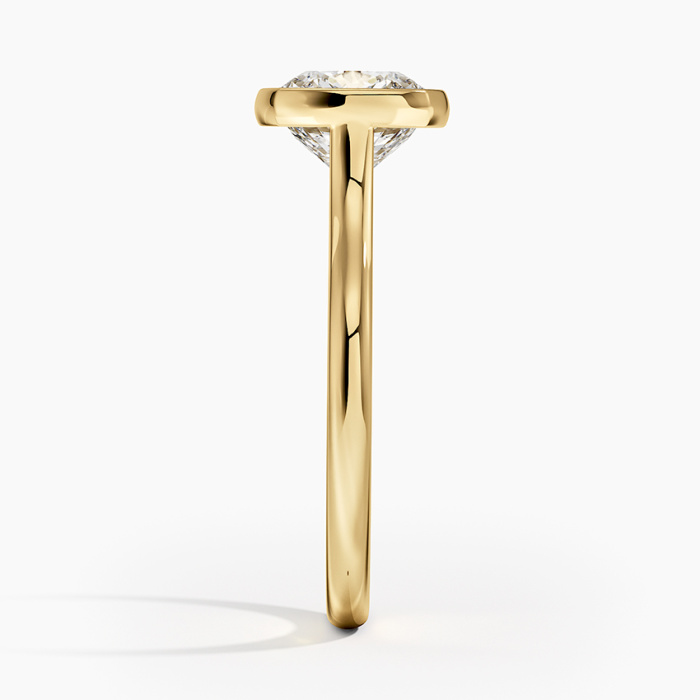 แหวนขอบเพชรคุชชั่นคัทแล็บทอง 18k