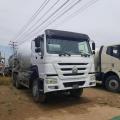 Truk Pengaduk Beton Howo 12m3 yang Direnovasi