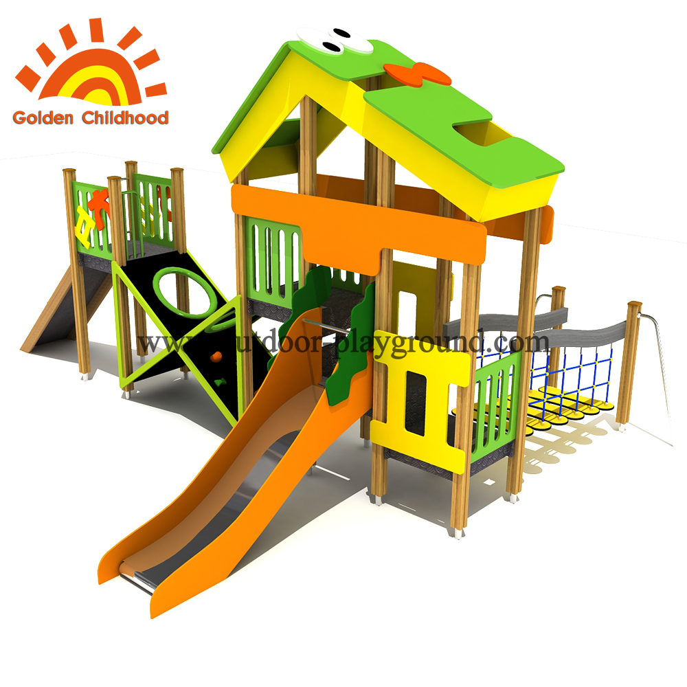 Slide angle at playground platform