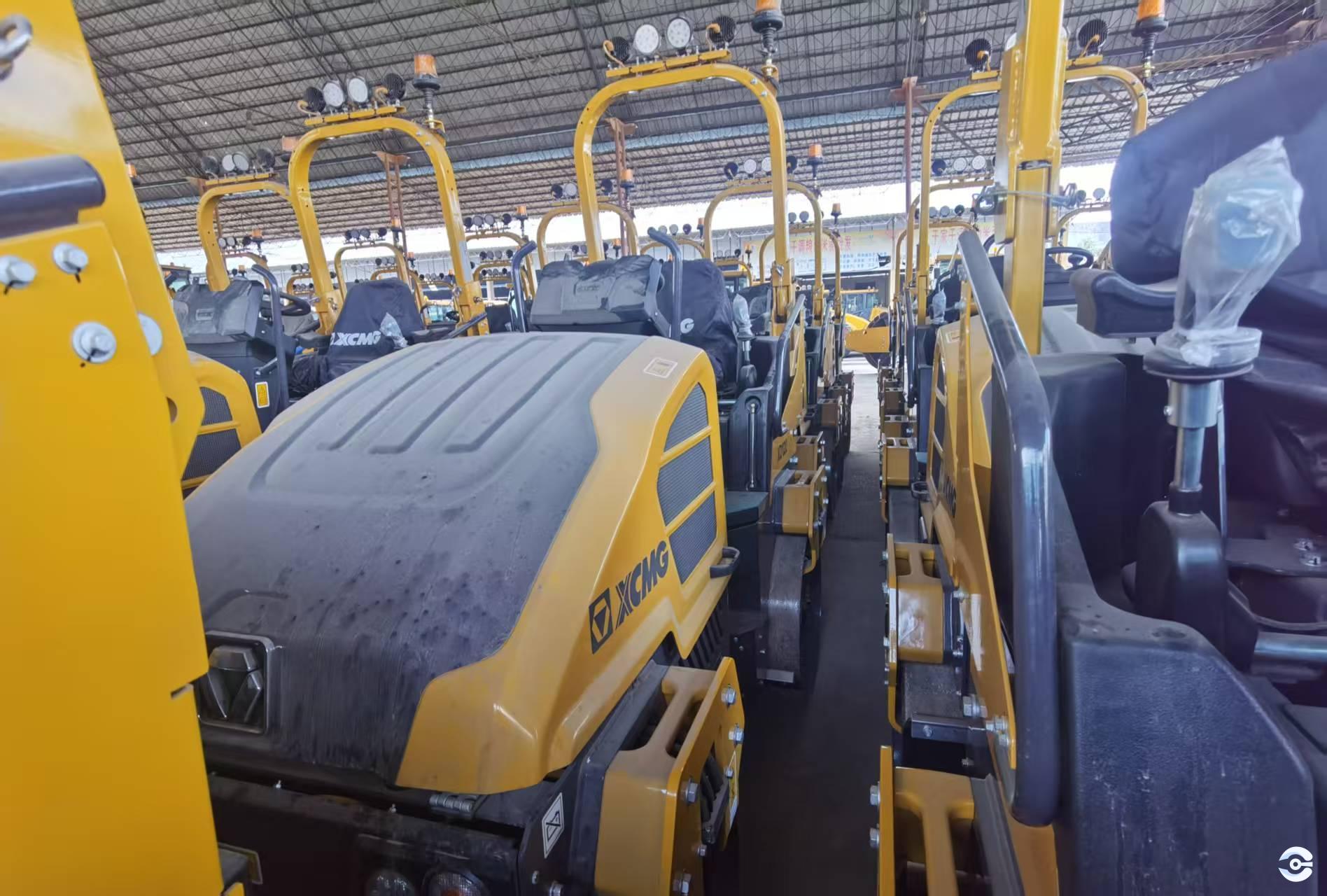Second-hand roller machine for soil compaction