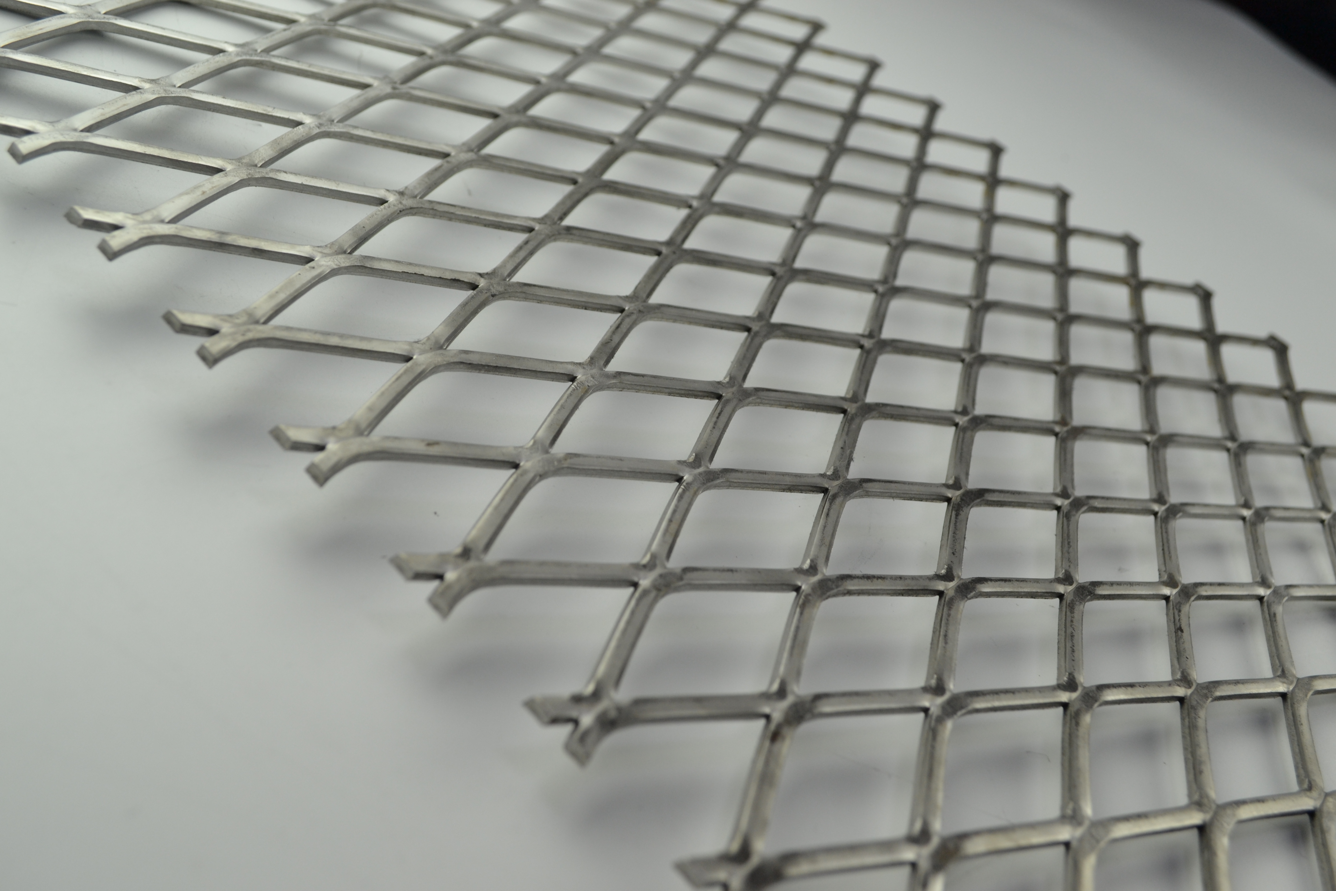 expand metal mesh