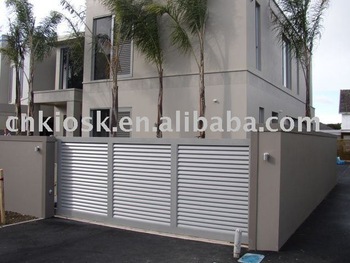 Sliding gate operator
