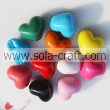 Patrón de cuentas de encanto de corazón brillante de colores sólidos opacos de 12 * 14 * 17 MM