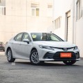 Бензин среднего размера три коробки Toyota Camry