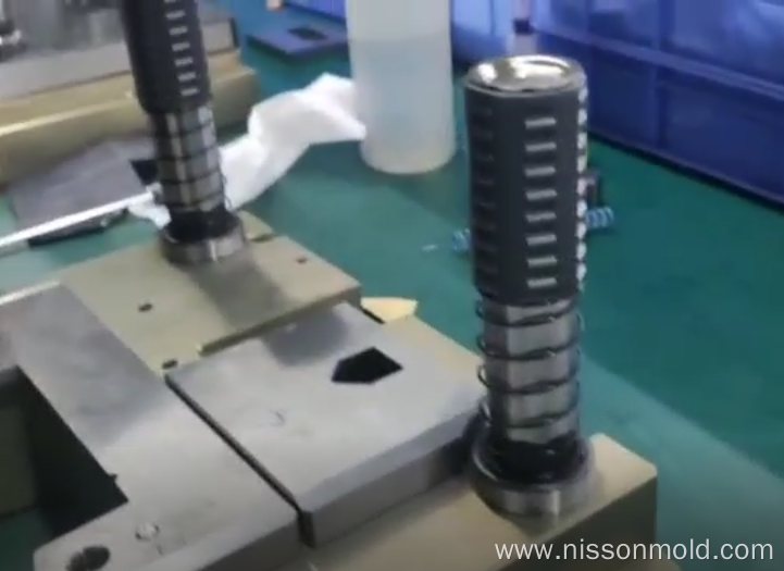 V-shape Notch Cutting Mold For Electrodes