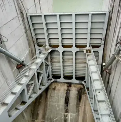 Anticorrosive powder coating for water conservancy facility