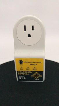 US Type Single Phase 5A-30A Voltage Protector
