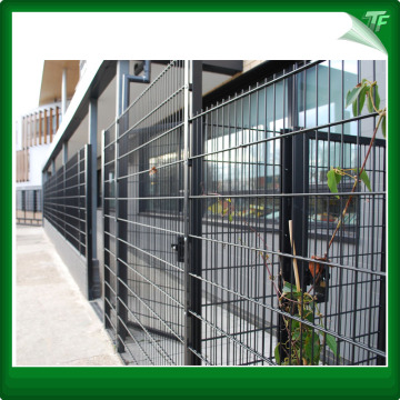 Green welded high security fencing panels