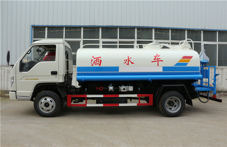 العلامة التجارية الجديدة رخيصة FOTON 5000litres مزرعة الري بالرش