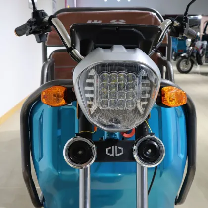 Three-wheeled electric commuter vehicle