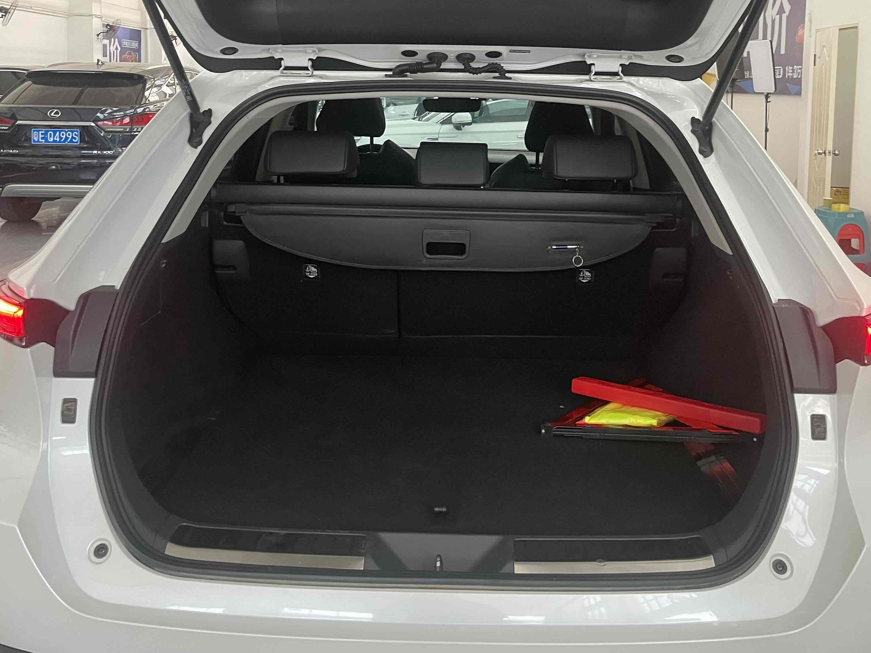 2.0L CVT 2WD Luxury trim