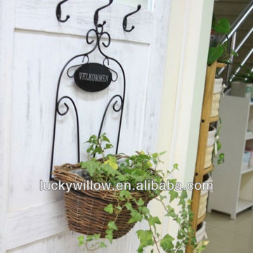 Driect supply graceful wall wicker hanging basket for garden decoration