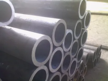 Hot Rolled Seamless Steel Pipe (O.D 57-219mm,W.T 5-35mm)