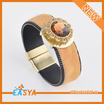 Leder Armband breit weibliche Light Camel Uhr geformt Crystal Persönlichkeit Armbänder