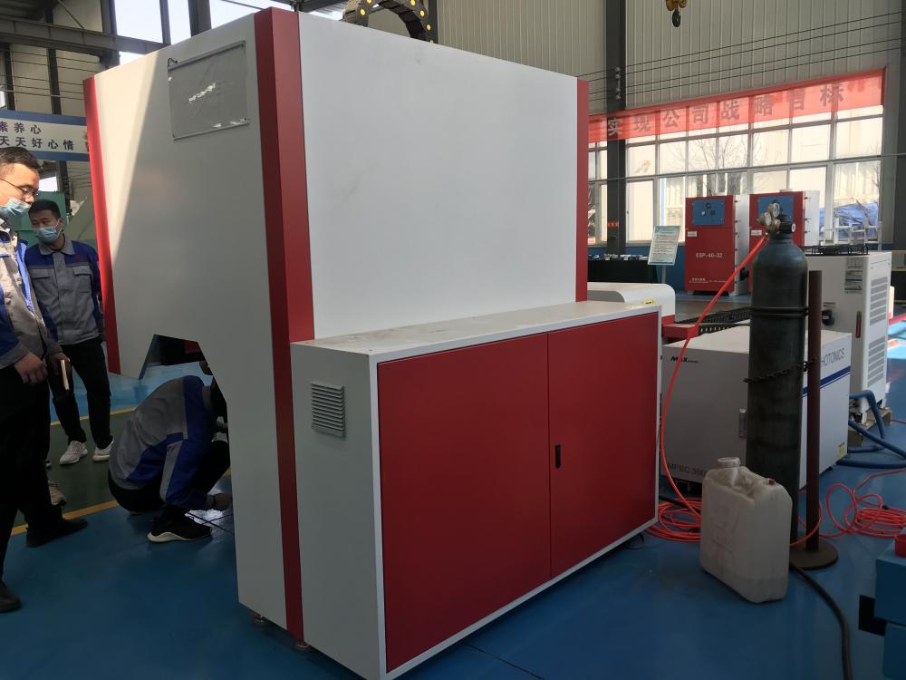 Metal tube pipe fiber laser cutting machine