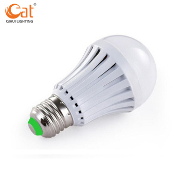 Smart rechargeable light bulb
