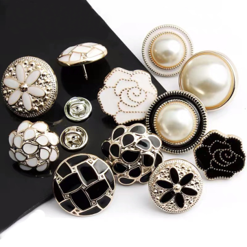 Hot Sale: Elegant Retro Round Plastic Buttons with Pearl Finish in Black and White for Coats and Clothing Accessory