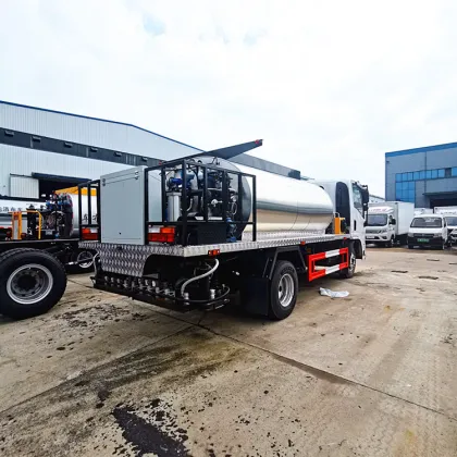 SHACMAN asphalt distributor truck