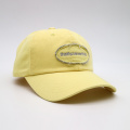 Casquette de baseball jaune applique