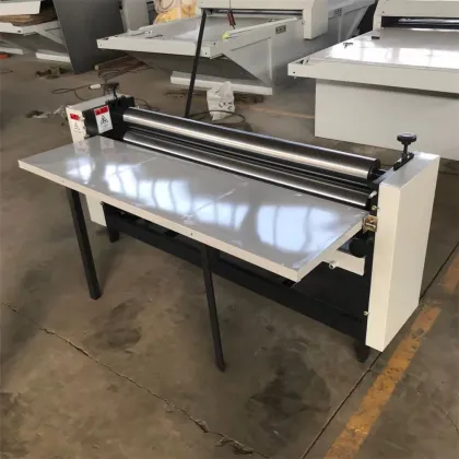 Manual paper cardboard folding machine