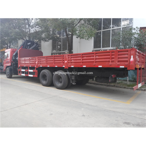 Grue sur camion Dongfeng avec bras replié