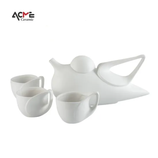 Customizable Nordic Porcelain Bird-Shaped Jug with Handle: A Minimalist Water Pitcher for Home Décor