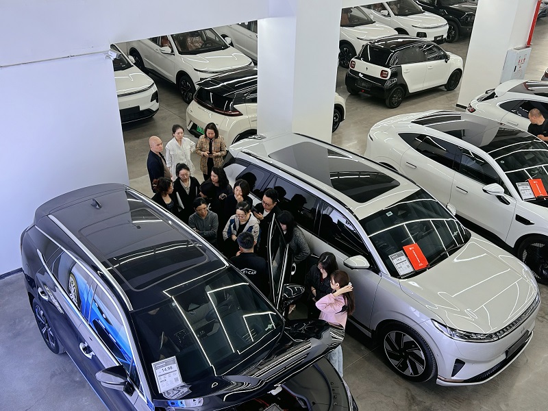 Promote green development and strengthen employee quality-Xin Yao New Energy Automobile Company held an internal training meeting