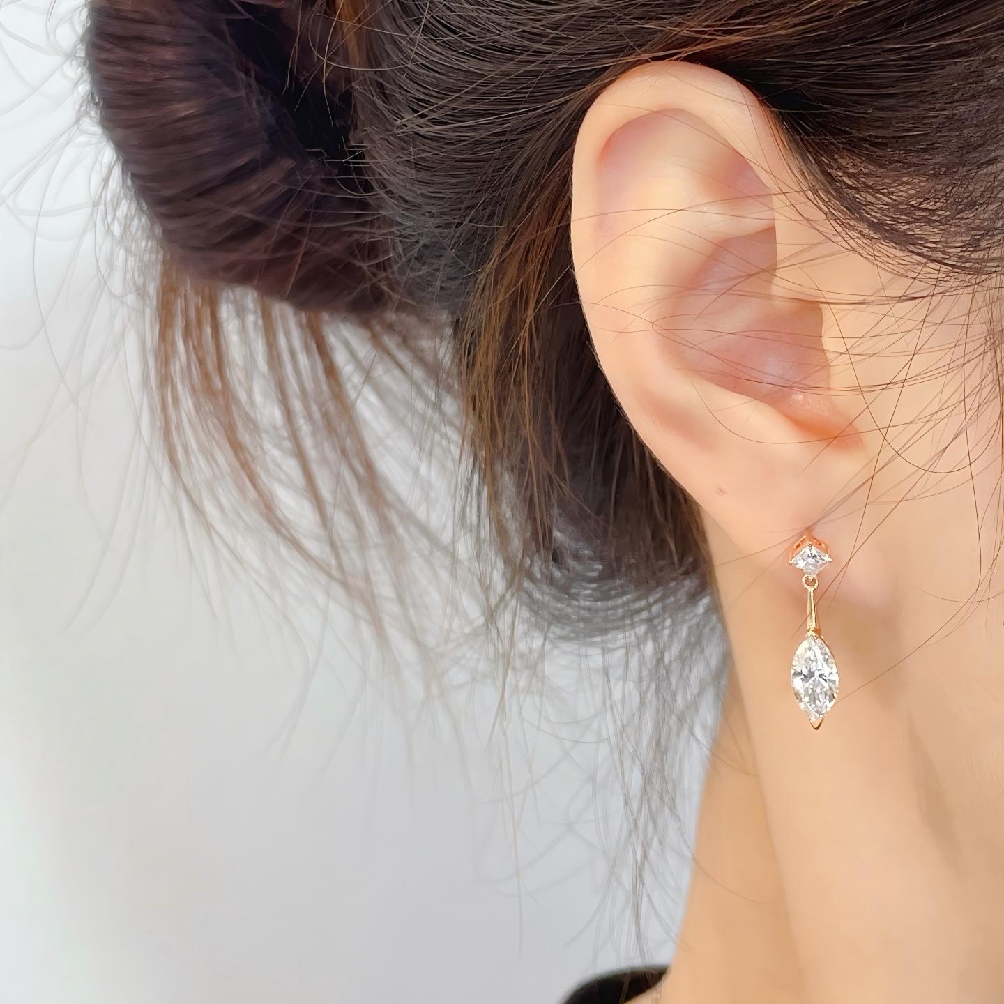 Mặt trước Flawless Lab Grown Diamond Princess và Marquise Dual Stone Bông tai Hoa Kỳ