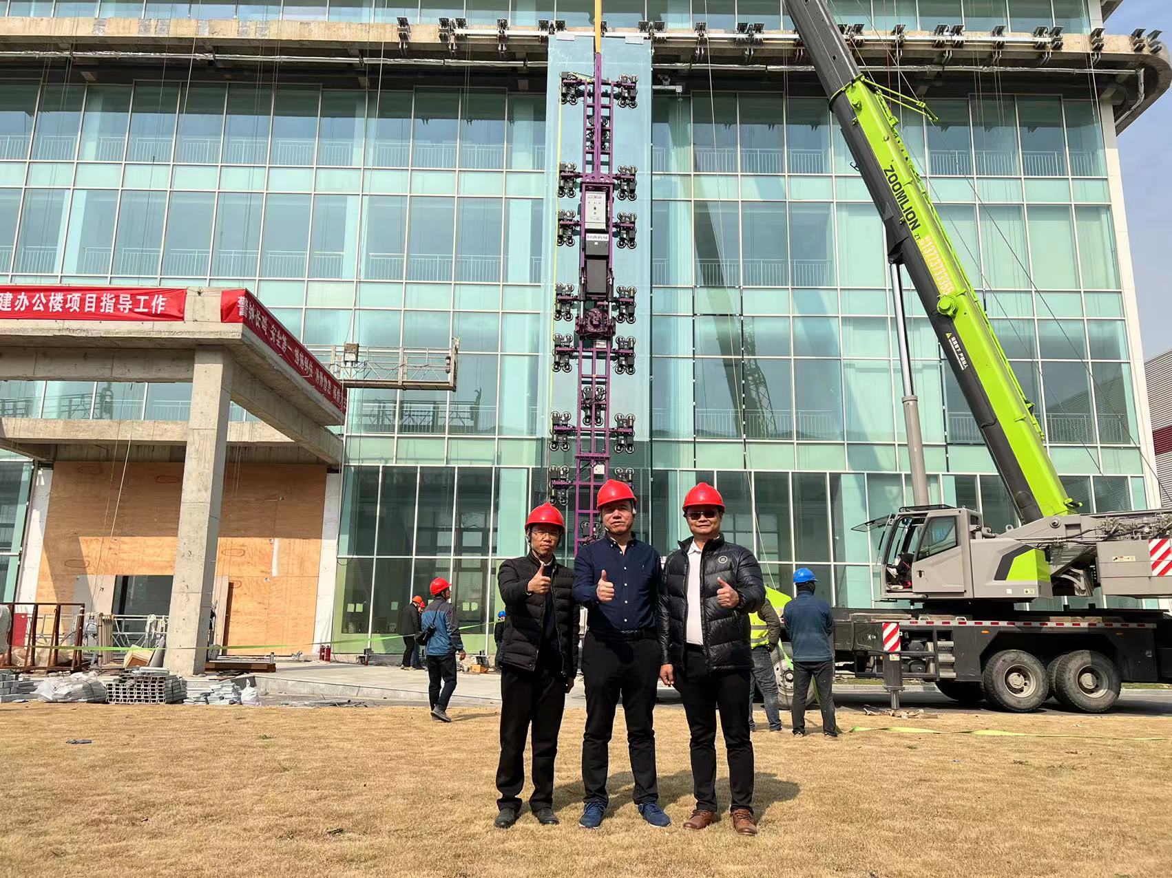 The Largest cambered Glass unit installation lifter (4)