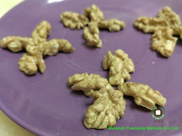 Royal Foods Standard Walnut Kernels Light Quarters(LQ)