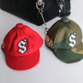 Keychains bentuk topi tersuai dengan logo