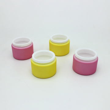 Divers bocaux en verre de couleur