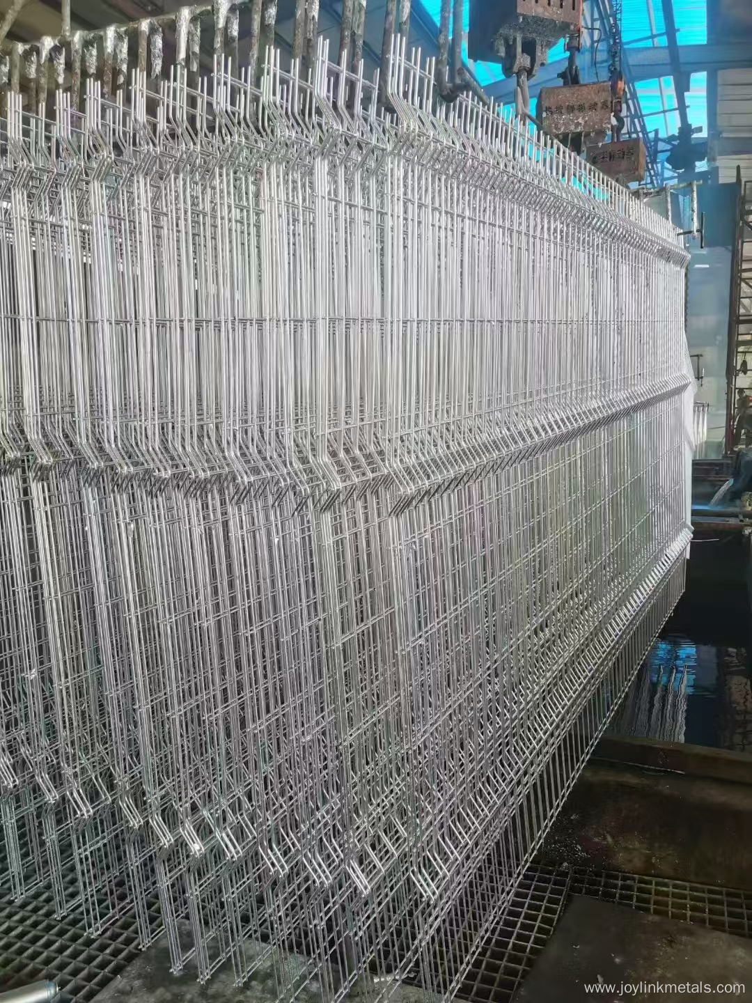 50*200mm dark green curved fence