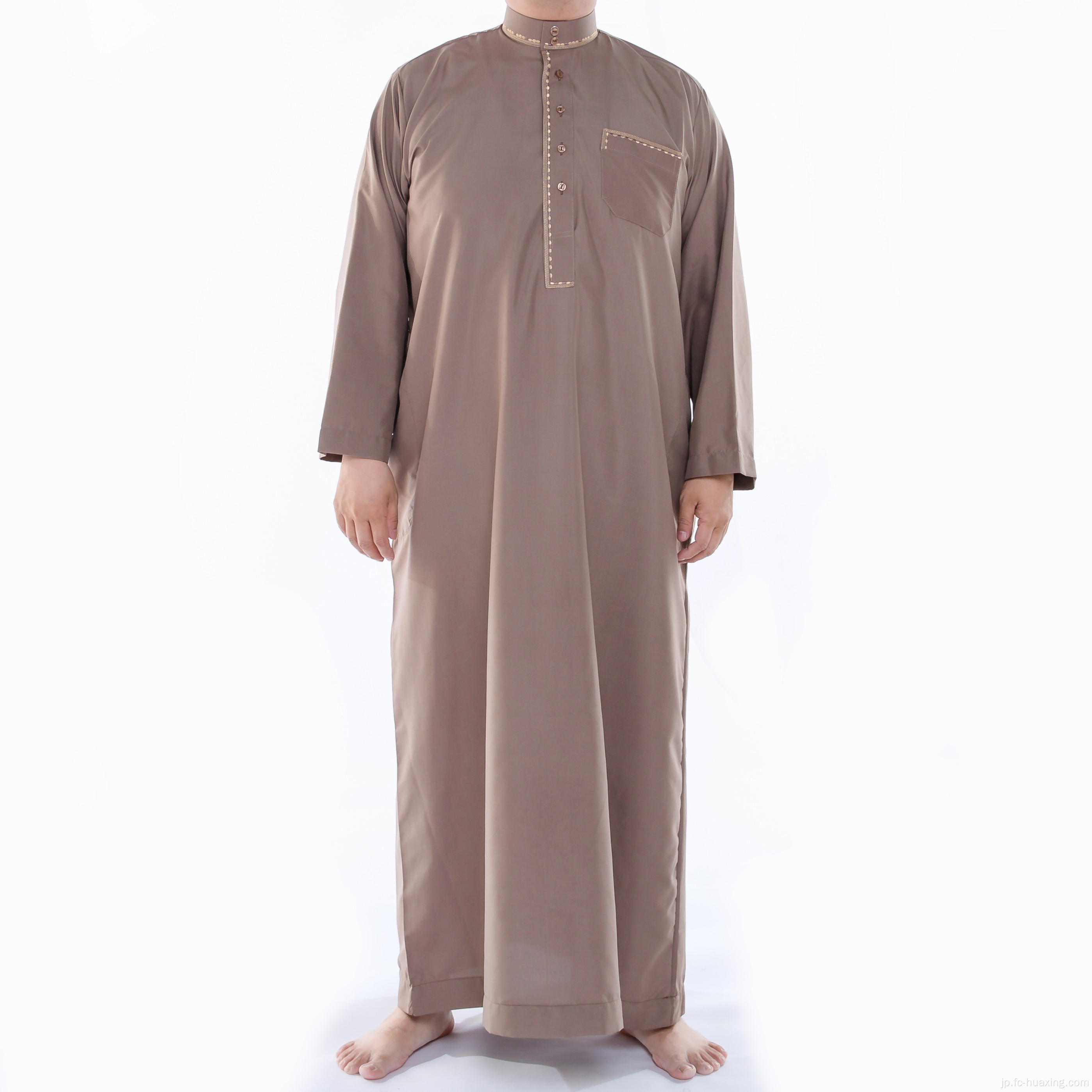 美しいイスラム教徒のイスラム系男性服の少年アバヤ
