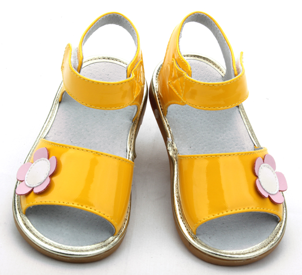 Wholesales Shiny Yellow Baby Squeaky Shoes