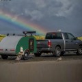 Remorque de camping-car en larme au large des campeurs de la route Caravan RV