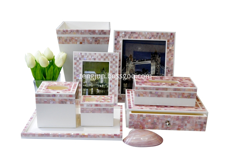 Shell Mosaic Amenity Set with American Pink Shell