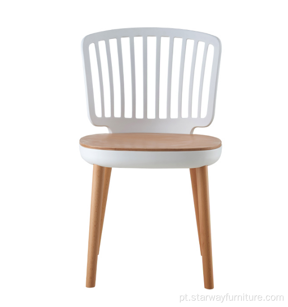cadeira traseira de plástico com perna de madeira e assento